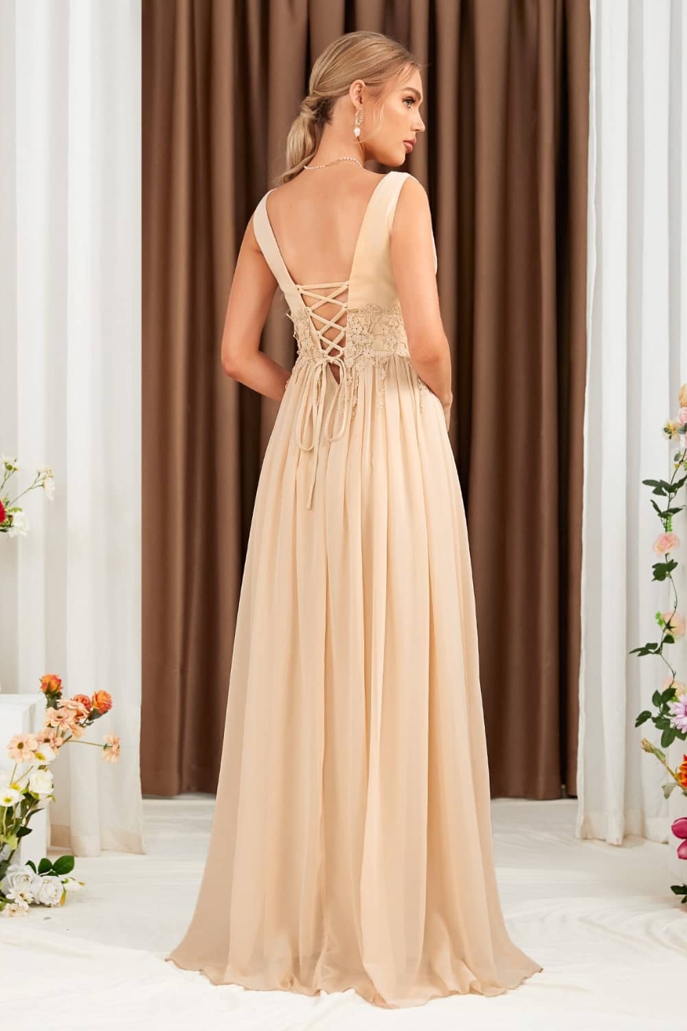 Robe À Lacets  Dans Le Dos